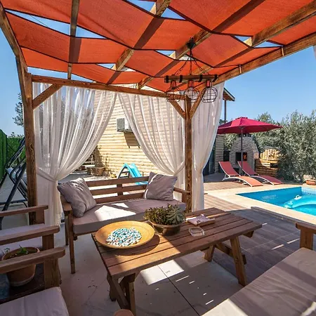 Luxurious Bungalow With Private Pool And Jacuzzi In Fethiye, Mugla