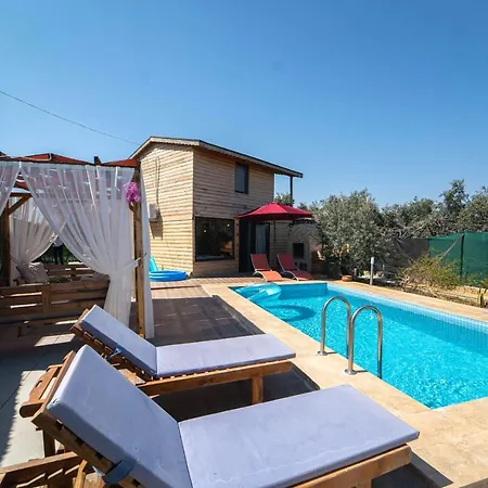 Luxurious Bungalow With Private Pool And Jacuzzi In Fethiye, Mugla